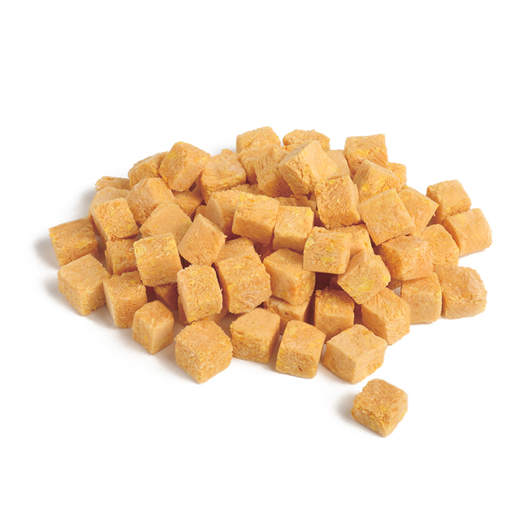 Freeze-dried chicken and carrot cubes